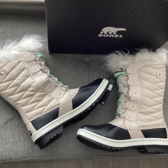 SOREL 'Tofino II' Faux Fur Lined Waterproof Boot (Women) 8M - Picture 9 of 12